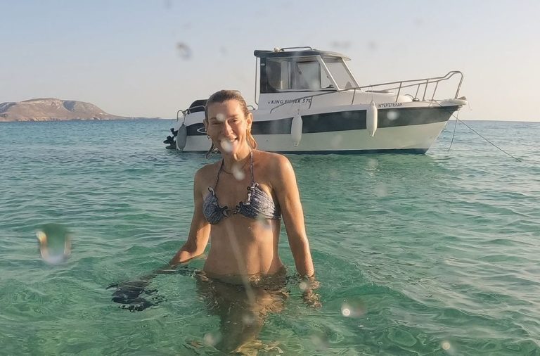 Η Ζέτα Δούκα απολαμβάνει τις διακοπές της στα Αρμάθια Κάσου