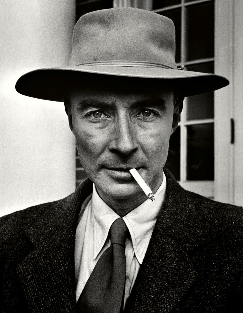 Alfred Eisenstaedt
Η αμερικανική φυσική, Τζ. Ρόμπερτ Οπενχάιμερ
Πρίνστον, Νιου Τζέρσεϊ, 1947.
