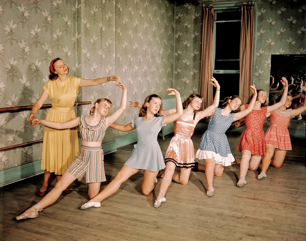 Alfred Eisenstaedt
Κορίτσια σε σχολή μπαλέτου
Μάντισον, Ουισκόνσιν, 1948.