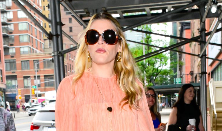 H Busy Philipps έξω από το "CBS Studio" στις 18 Ιουνίου 2026 στη Νέα Υόρκη.