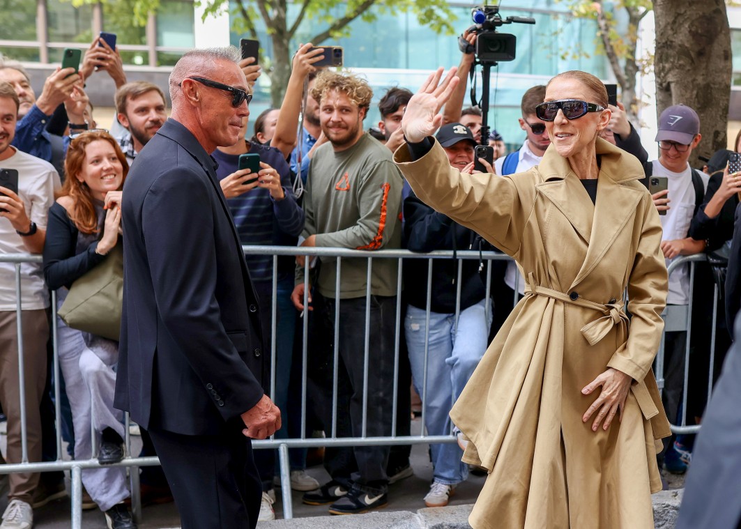 Η Celine Dion φτάνει στο ξενοδοχείο Royal Monceau στις 28 Αυγούστου 2026 στο Παρίσι.