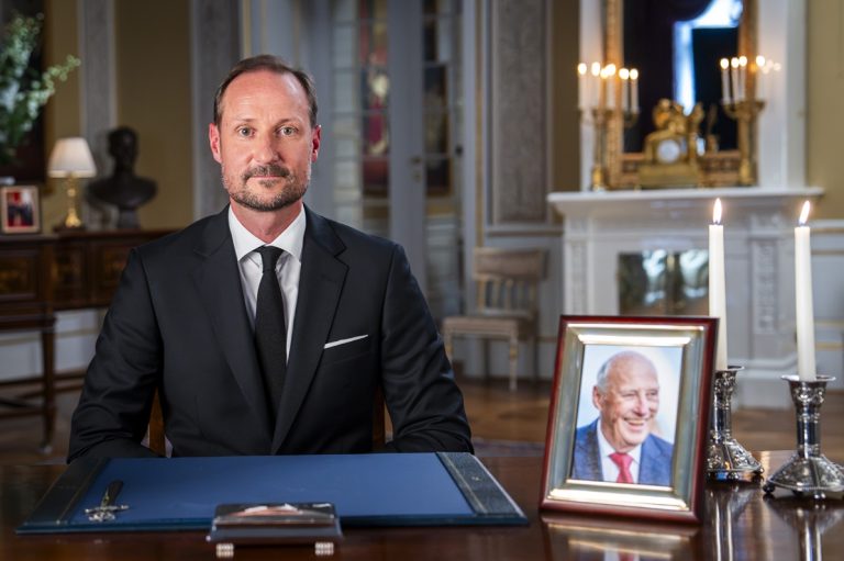 O βασιλιάς Haakon στην πρώτη του ομιλία ως βασιλιάς στο Παλάτι στο Όσλο, 29 Αυγούστου 2026