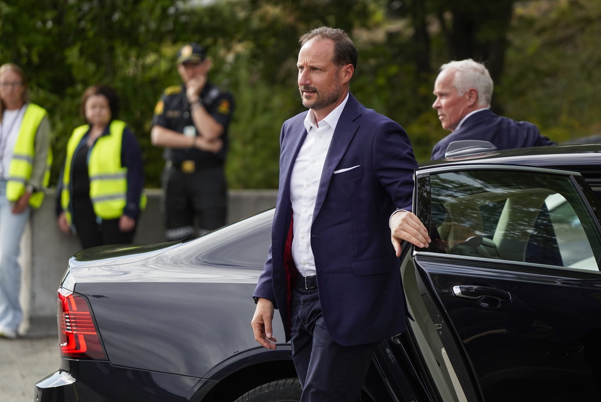 O πρίγκιπας Haakon επισκέπτεται τον τόπο της πυρκαγιάς στο Krokstadelva του, 19 Ιουλίου 2026
