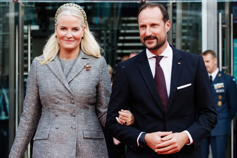 Ο πρίγκιπας Haakon και η πριγκίπισσα Mette-Marit παρίστανται σε τελετή για την 25η επέτειο των πρεσβειών των σκανδιναβικών χωρών στο Βερολίνο, 21 Οκτωβρίου 2024
