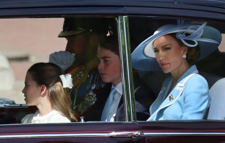 Ο πρίγκιπας William, η Kate Middleton, η πριγκίπισσα Charlotte και ο πρίγκιπας George φθάνουν στ Ανάκτορα του Μπάκιγχαμ στο πλαίσιο του Trooping the Colour, 13 Ιουνίου 2026