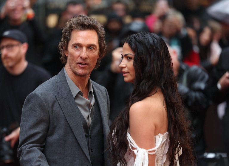 O Matthew McConaughey και η σύζυγός του, Camila Alves στην προβολή του The Lost Bus at στο Cursor Mayfair του Λονδίνου, 28 Σεπτεμβρίου 2025
