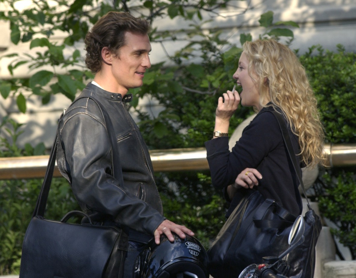 O Matthew McConaughey και η Kate Hudson κατά τη διάρκεια των γυρισμάτων της ταινίας "How To Lose A Guy In Ten Days" στην Πέμπτη Λεωφόρο της Νέας Υόρκης, Νέα Υόρκη, Ηνωμένες Πολιτείες.