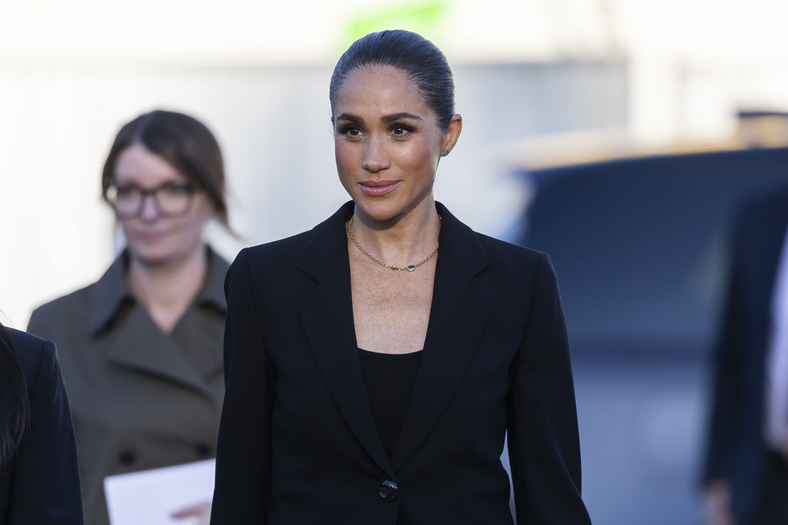Η Meghan Markle στα εγκαίνια της έκθεσης «The Lost Screen Memorial» στην Place des Nations, μπροστά από την ευρωπαϊκή έδρα των Ηνωμένων Εθνών (UNOG) στη Γενεύη, 17 Μαΐου 2026