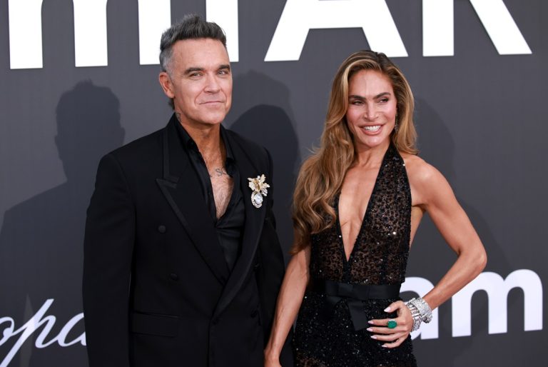 O Robbie Williams και η σύζυγός του, Ayda Field Williams στο amfAR Gala, στο πλαίσιο του 79ου Φεστιβάλ Καννών, στην Cap D'Antibes, 21 Μαΐου 2026