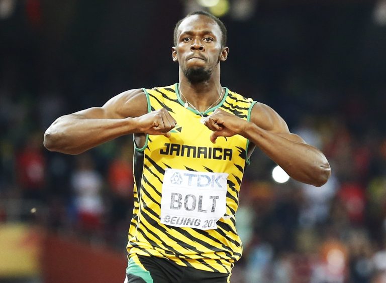 O Usain Bolt της Τζαμάικας κερδίζει τον τελικό ανδρών κατά τη διάρκεια του Παγκόσμιου Πρωταθλήματος Στίβου της IAAF του Πεκίνου 2015, 27 Aυγούστου 2015