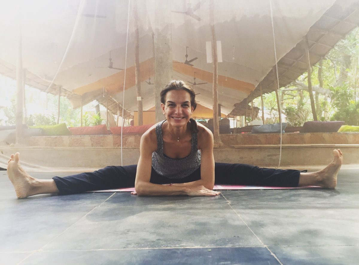 η Αϊνόλα Τερζοπούλου σαν wellness yoga και pilates instructor