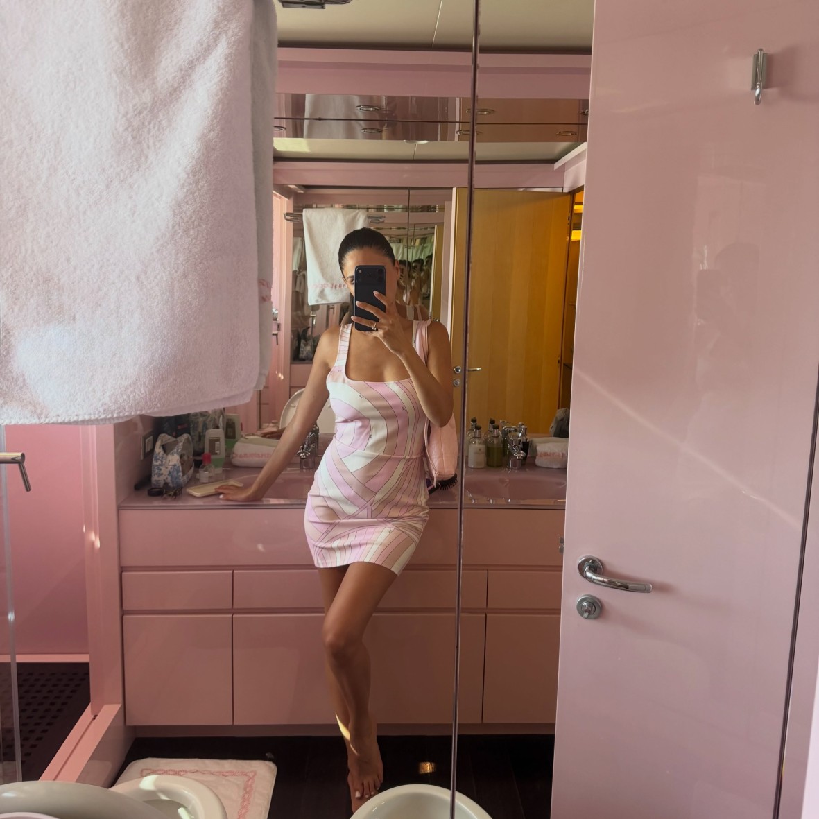 Η Αλεξάνδρα Νίκα σε fashion στιγμή.