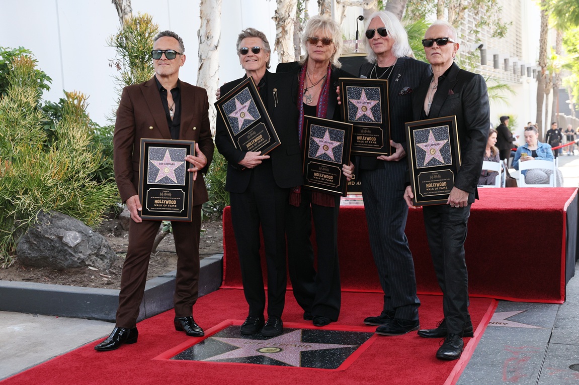 Οι Def Leppard: Vivian Campbell, Rick Allen, Rick Savage, Joe Elliott και Phil Collen κατά την τελετή αποκάλυψης του Αστεριού τους στη Λεωφόρο της Δόξας του Χόλιγουντ, 9 Οκτωβρίου 2025