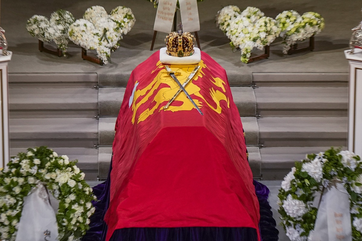To φέρετρο του βασιλιά Harald μεταφέρθηκε από το Κόκκινο Σαλόνι στο Παρεκκλήσι του Παλατιού στο Όσλο της Νορβηγίας, στις 31 Αυγούστου 2026