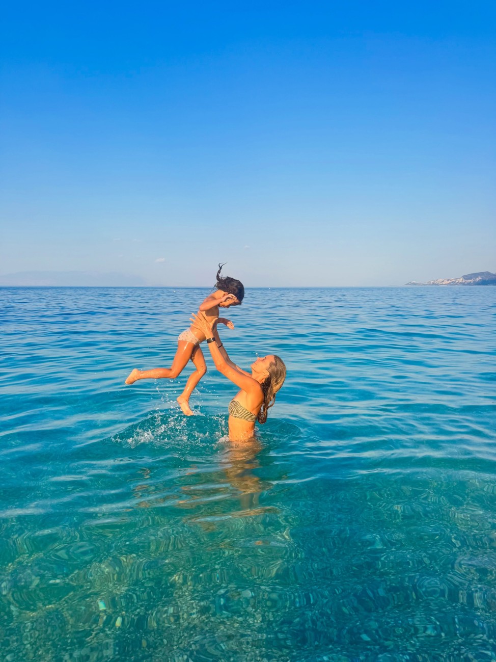 Η Γιολάντα Καλογεροπούλου με την κόρη της.