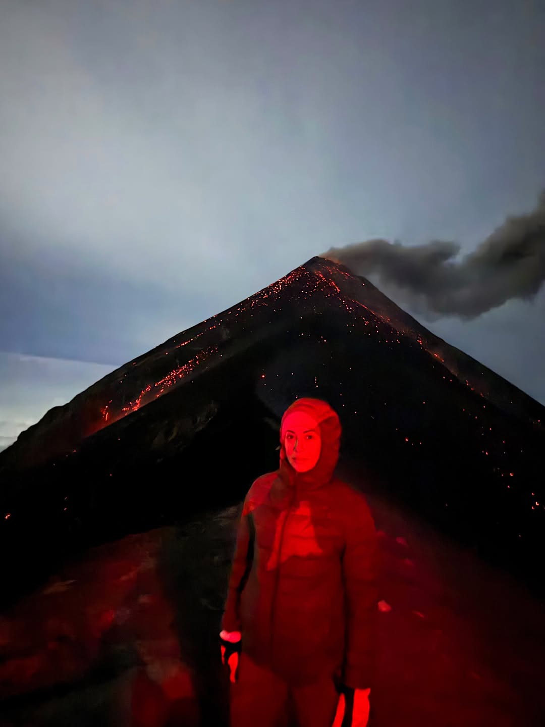 Η Ευγενία Σαμαρά στο ηφαίστειο Fuego στη Γουατεμάλα