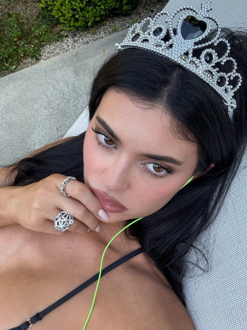 H Kylie Jenner