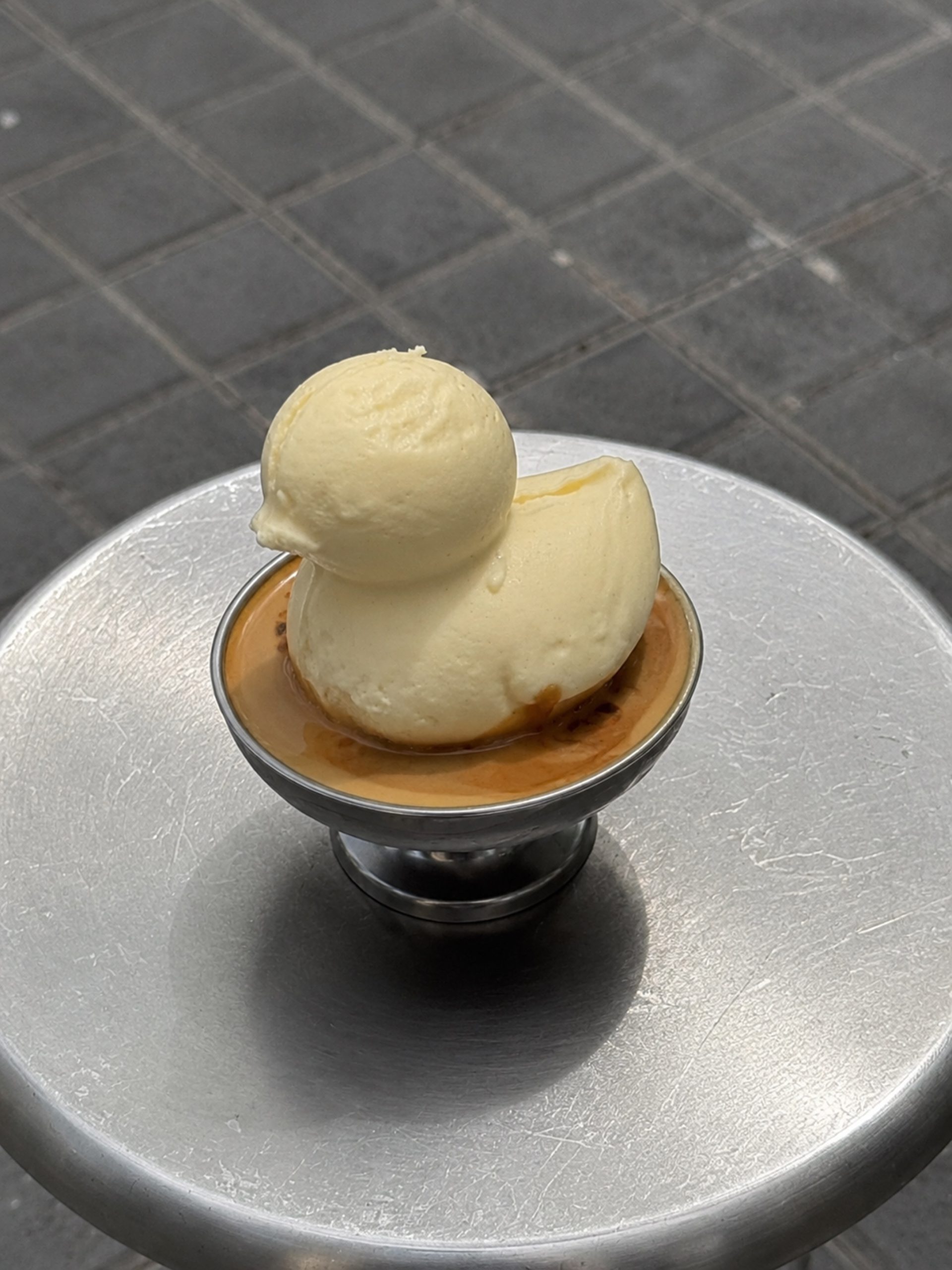 Το Αffopato-espresso παπάκι δημιουργία του καφέ Otsu στη Βαρκελώνη.