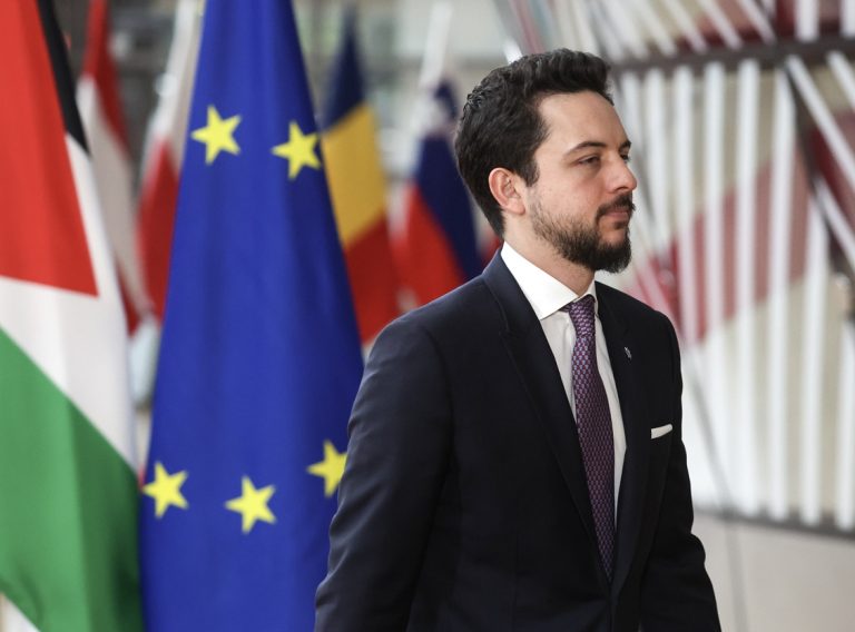 O πρίγκιπας Hussein της Ιορδανίας φθάνει για τη συνάντηση με τον πρόεδρο του Ευρωπαϊκού Συμβουλίου, Charles Michel στις Βρυξέλλες, 7 Νοεμβρίου 2023