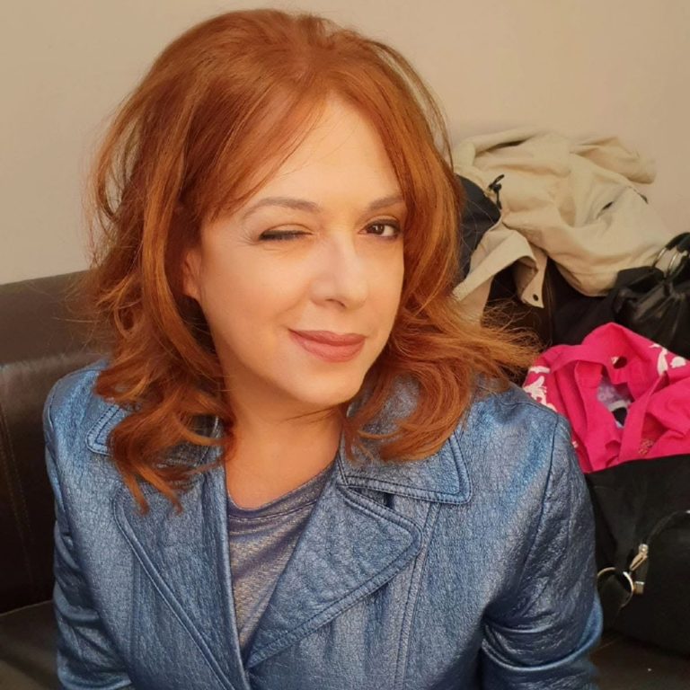 Η Ελένη Ράντου κλείνει το μάτι
