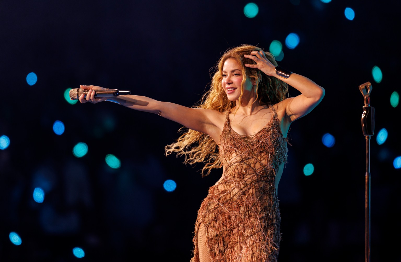 Η Shakira παίζει κατά τη διάρκεια της παγκόσμιας περιοδείας SHAKIRA - Las Mujeres Ya No Lloran που πραγματοποιήθηκε στο Intuit Dome στις 13 Ιουνίου 2026 στο Inglewood της Καλιφόρνια.