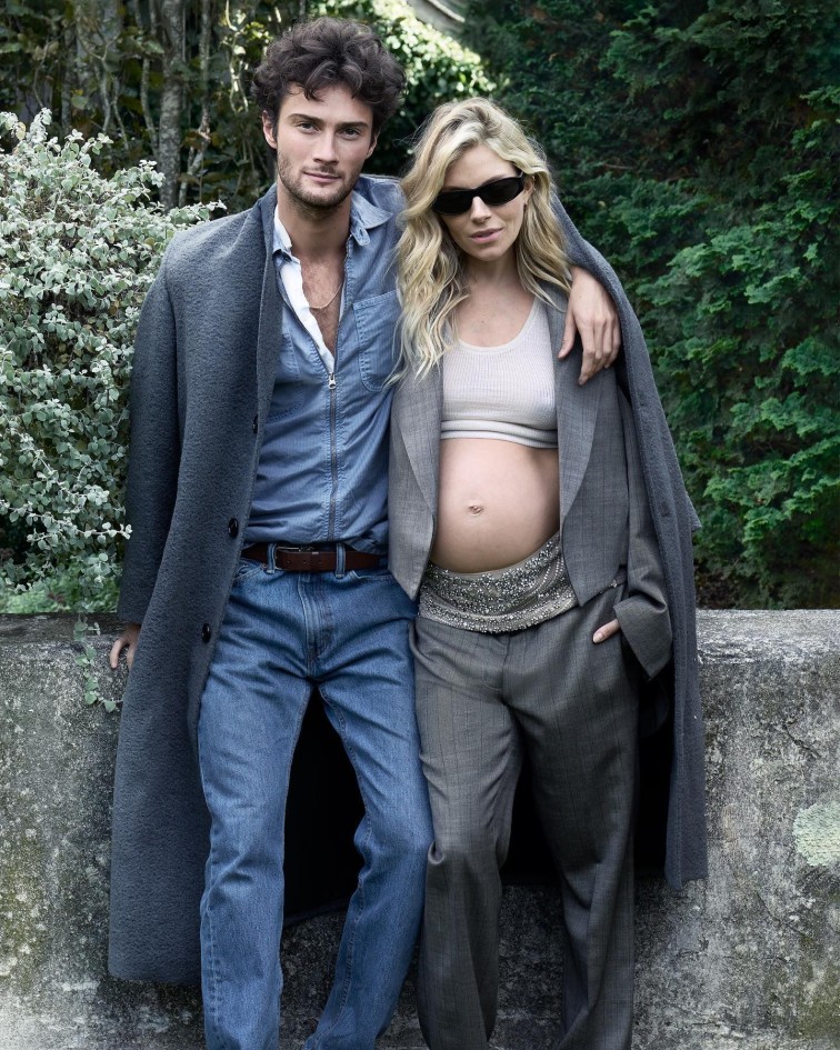 H Sienna Miller λίγο πριν γεννήσει με τον Oli Green