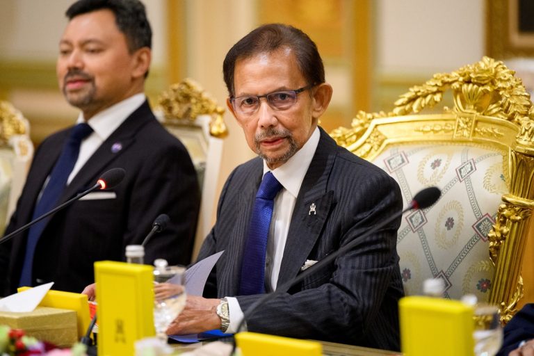 O σουλτάνος του Μπρουνέι, Hassanal Bolkiah, σε διμερή συνάντηση με τον πρωθυπουργό της Αυστραλίας, Anthony Albanese στην Istana Nurul Iman, το παλάτι, στο Μπρουνέι, 15 Απριλίου 2026
