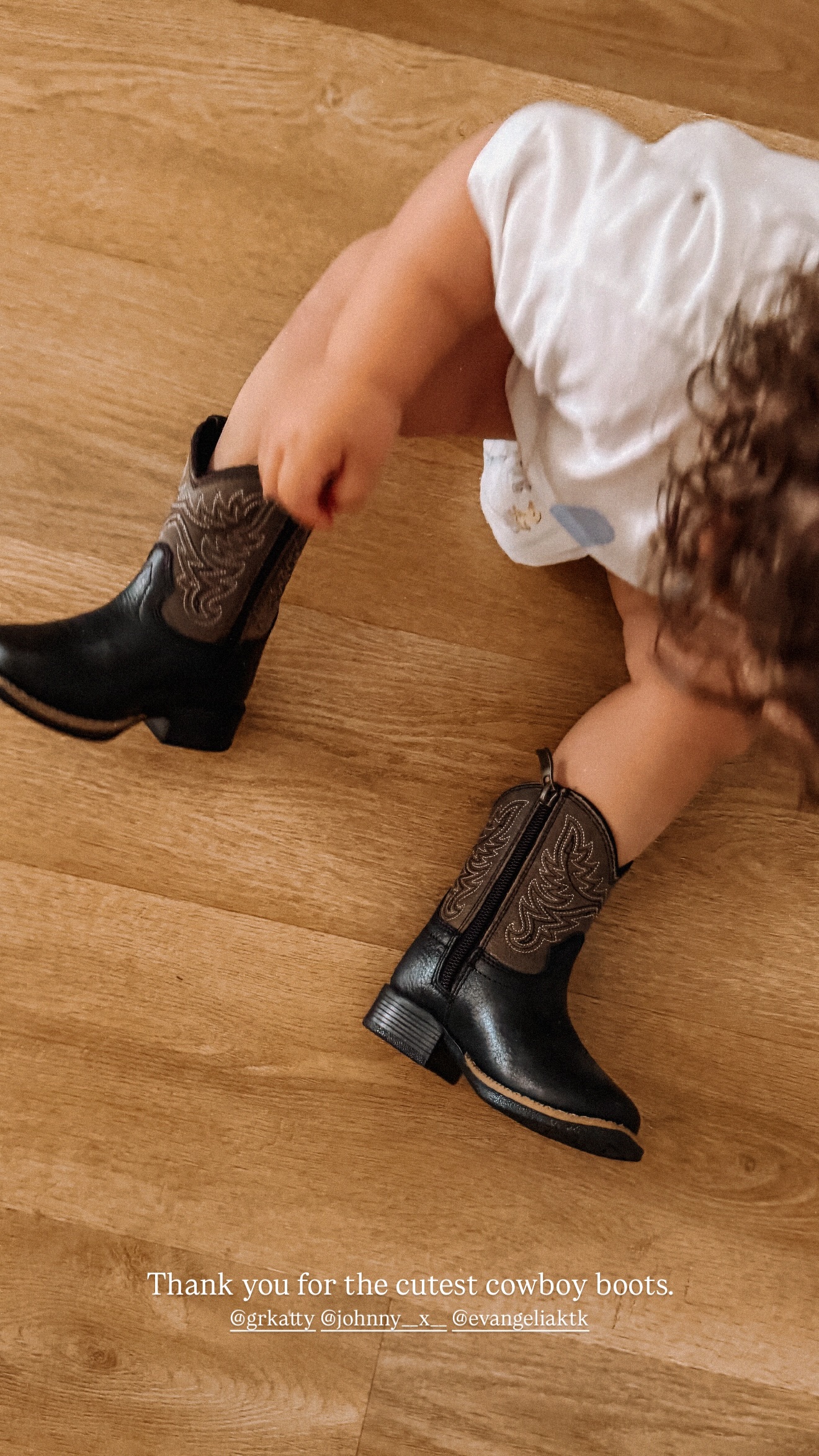 Ο γιος της ευρυδίκης βαλαβάνη με cowboy boots