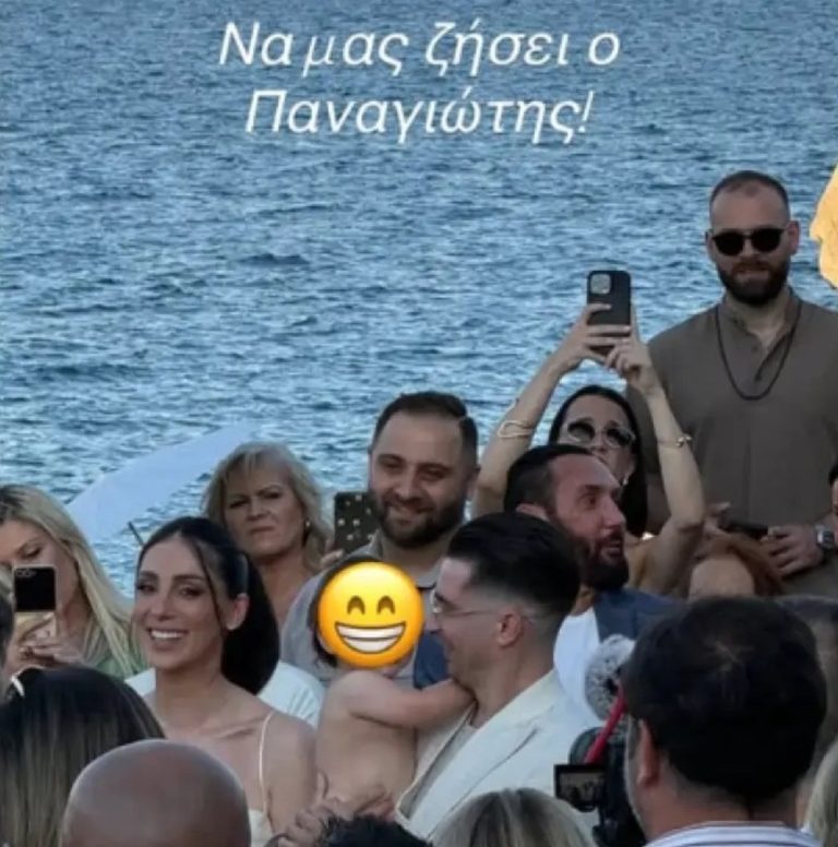 H Βαλέρια Χοψονίδου ανέβασε στον λογαριασμό της φωτογραφίες από τη βάφτιση του μικρού Παναγιώτη.