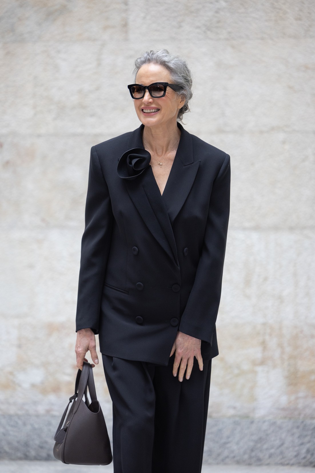 H Andie MacDowell στην επίδειξη μόδας του Giorgio Armani κατά τη διάρκεια της Εβδομάδας Μόδας του Μιλάνου - Γυναικεία Ρούχα Φθινόπωρο/Χειμώνας 2026/2027 την 1η Μαρτίου 2026. 