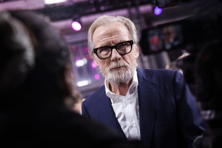 Ο Bill Nighy μιλάει στους δημοσιογράφους κατά την άφιξή του στην πρεμιέρα της ταινίας «Joy», στο πλαίσιο του Φεστιβάλ Κινηματογράφου του BFI στο Λονδίνο, στο Royal Festival Hall, στις 15 Οκτωβρίου 2024.