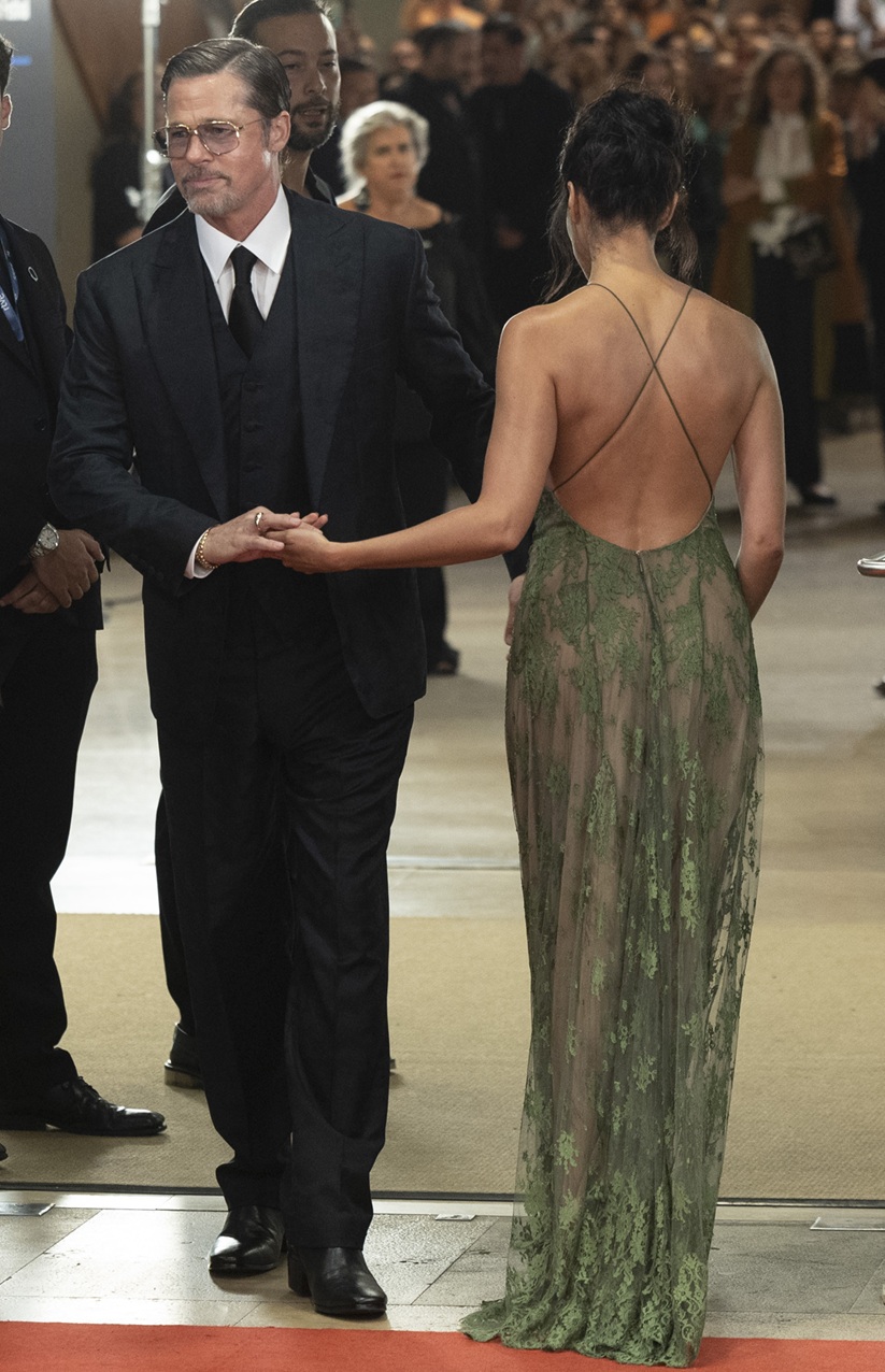 O Brad Pitt και η Ines de Ramon στο κόκκινο χαλί στο πλαίσιο του 74ου Διεθνούς Κινηματογραφικού Φεστιβάλ του Σαν Σεμπαστιάν (SSIFF) το Σαν Σεμπαστιάν, στις 23 Σεπτεμβρίου 2026