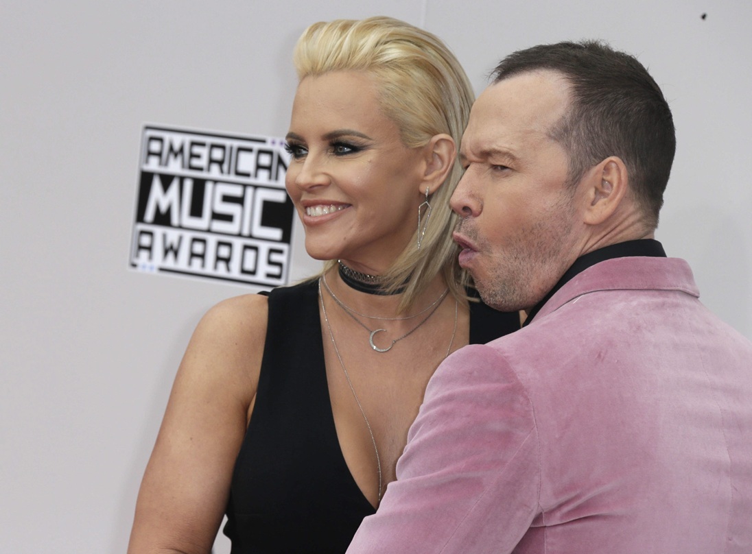 H Jenny McCarthy και ο Donnie Wahlberg στα 2016 American Music Awards στο Microsoft Theatre του Λος Άντζελες, 20 Νοεμβρίου 2016