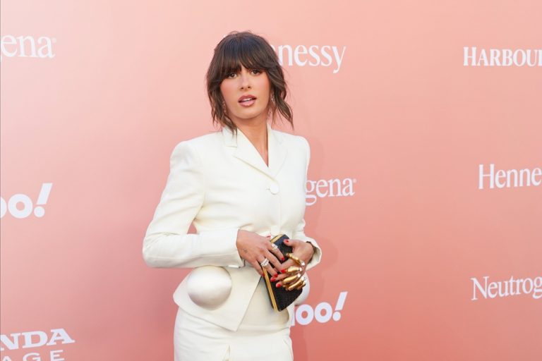 H Ella Langley φθάνει στο κόκκινο χαλί για το Billboard Woman in Music Awards στο Hollywood Palladium, 29 Απριλίου 2026