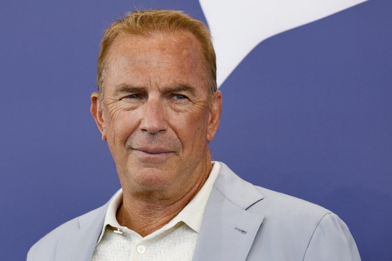 Ο Kevin Costner ποζάρει για το photocall του "Horizon: An American Saga - Chapter Two" στο πλαίσιο του 81ου Φεστιβάλ Βενετίας, 7 Σεπτεμβρίου 2024