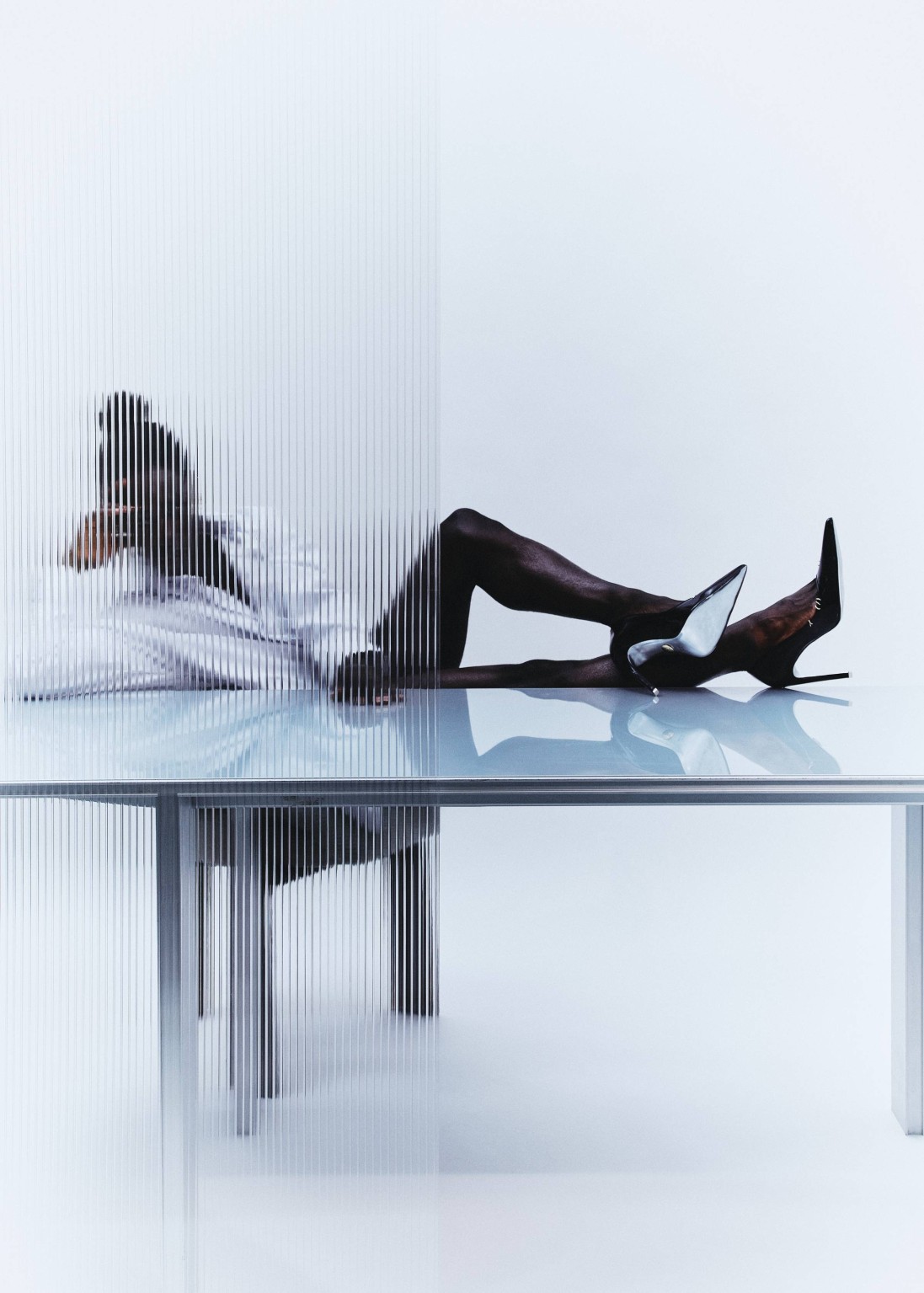 Η Le Grand Lüthi δημιουργεί footwear με έντονη παρουσία, που συνδυάζει τη θηλυκότητα με τη δυναμική του σύγχρονου design.
