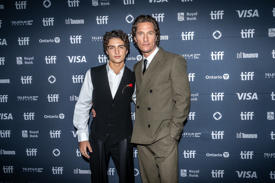 O Matthew McConaughey με τον γιο του Levi McConaughey στην προβολή της ταινίας "The Lost Bus" στο πλαίσιο του 50ου Φεστιβάλ Κινηματογράφου του Τορόντο, 5 Σεπτεμβρίου 2025