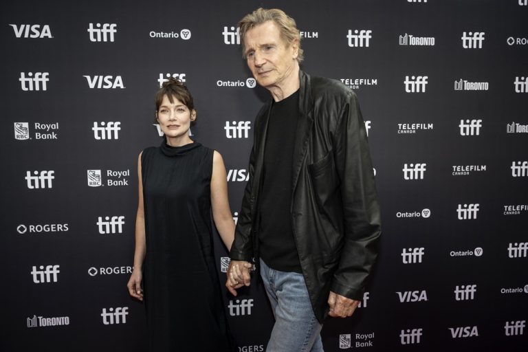 Ο Liam Neeson φθάνει στην παγκόσμια πρεμιέρα του "Evil Genius" στο πλαίσιο του 51ου Διεθνούς Φεστιβάλ Κινηματογράφου του Τορόντο (TIFF), 12 Σεπτεμβρίου 2026