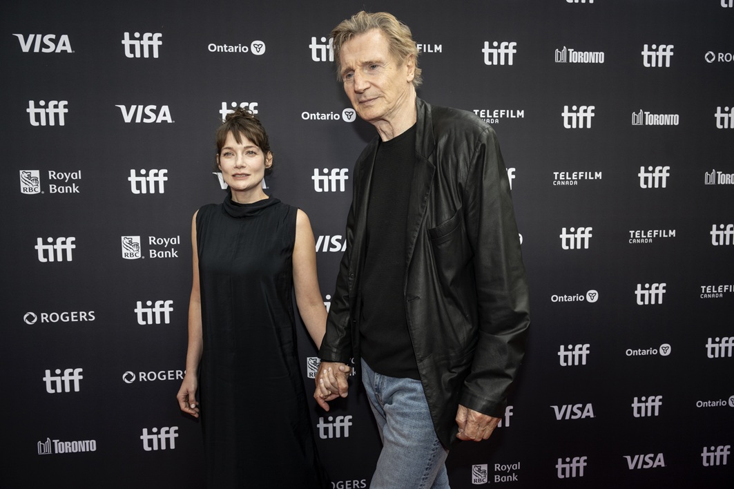 Ο Liam Neeson φθάνει στην παγκόσμια πρεμιέρα του "Evil Genius" στο πλαίσιο του 51ου Διεθνούς Φεστιβάλ Κινηματογράφου του Τορόντο (TIFF), 12 Σεπτεμβρίου 2026
