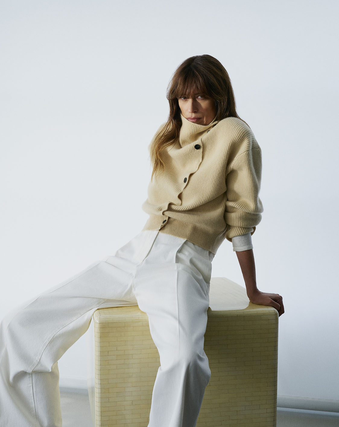 Διαφημιστική καμπάνια της Massimo Dutti με την Caroline de Maigret γαι το FW26.