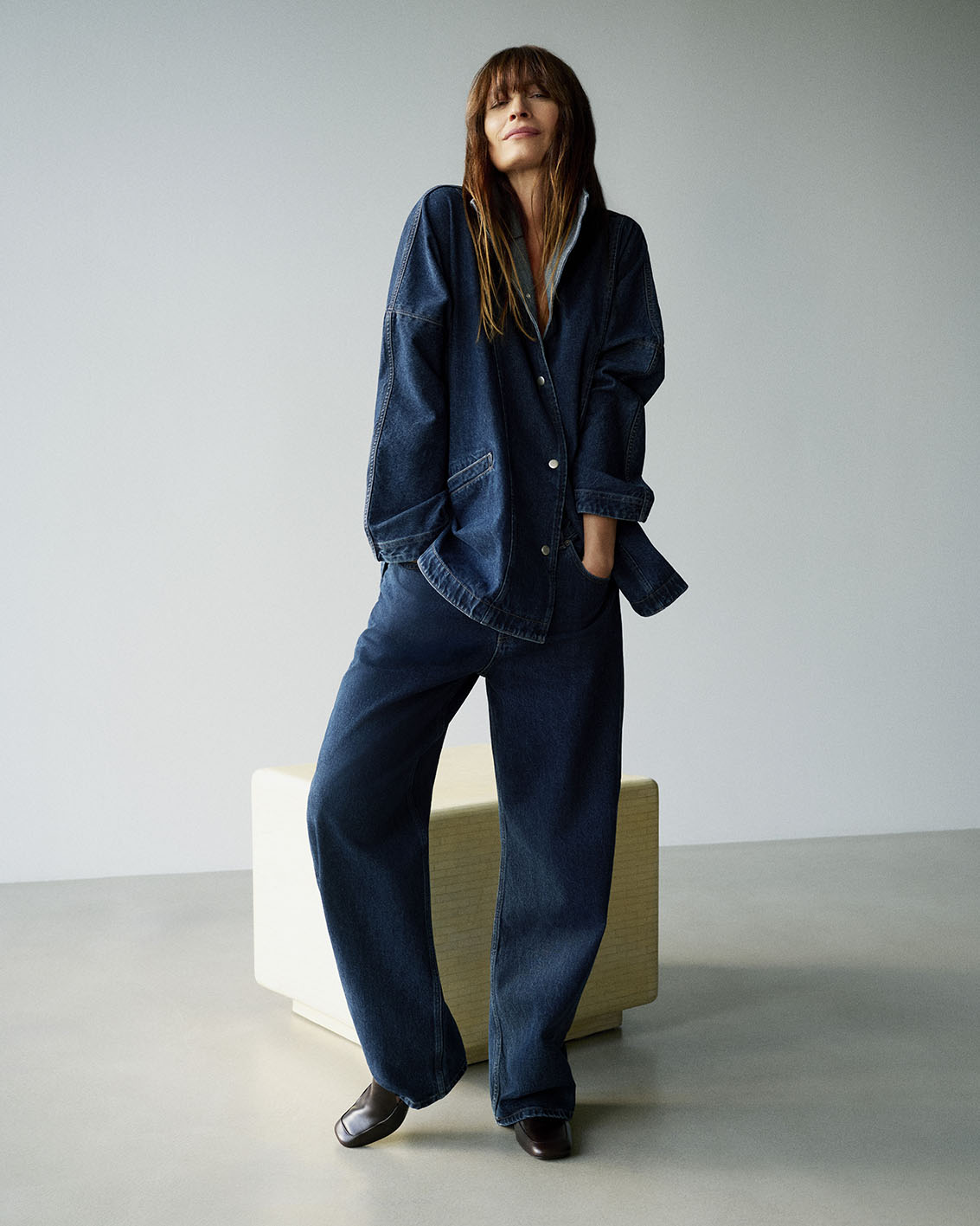 Διαφημιστική καμπάνια της Massimo Dutti με την Caroline de Maigret γαι το FW26.