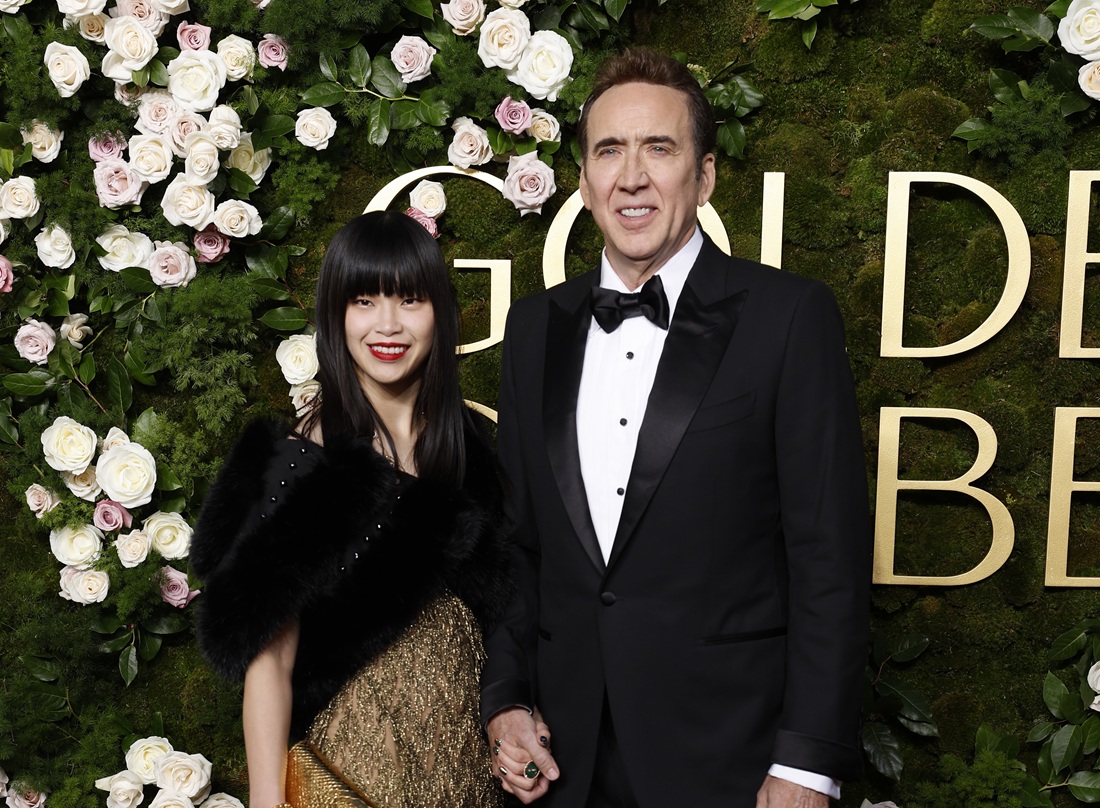 O Nicolas Cage και η Riko Shibata στις 82ες Χρύσες Σφαίρες, στις 5 Ιανουαρίου 2025