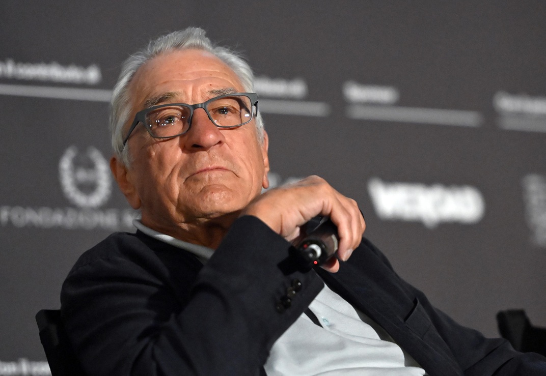 O Robert De Niro στην προβολή της ταινίας του Bernardo Bertolucci, "Novecento", στην Πιάτσα Σαν Κοζιμάτο, στη Ρώμη, 13 Ιουλίου 2026