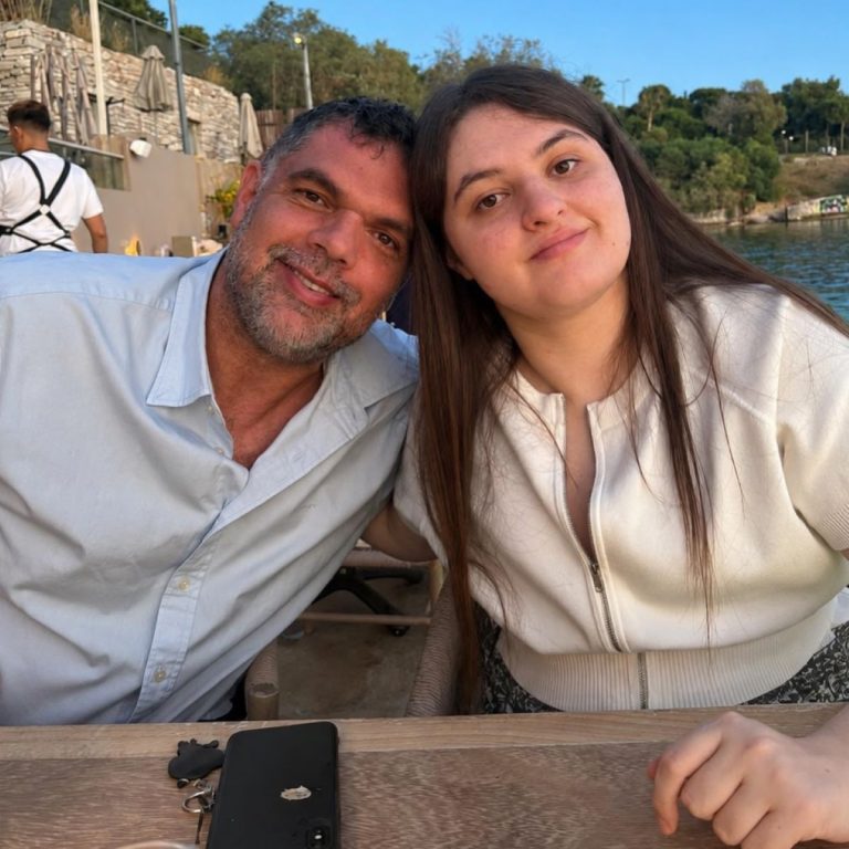 Ο Δημήτρης Παπανικολάου με την κόρη του