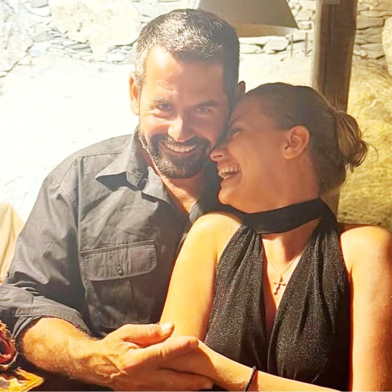 Η Ντόρα Μακρυγιάννη με τον σύντροφό της