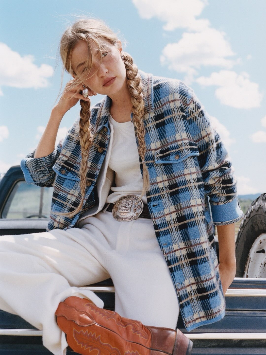 H Gigi Hadid σε διαφημιστική καμπάνια και πάλι με την αδελφή της Bella.