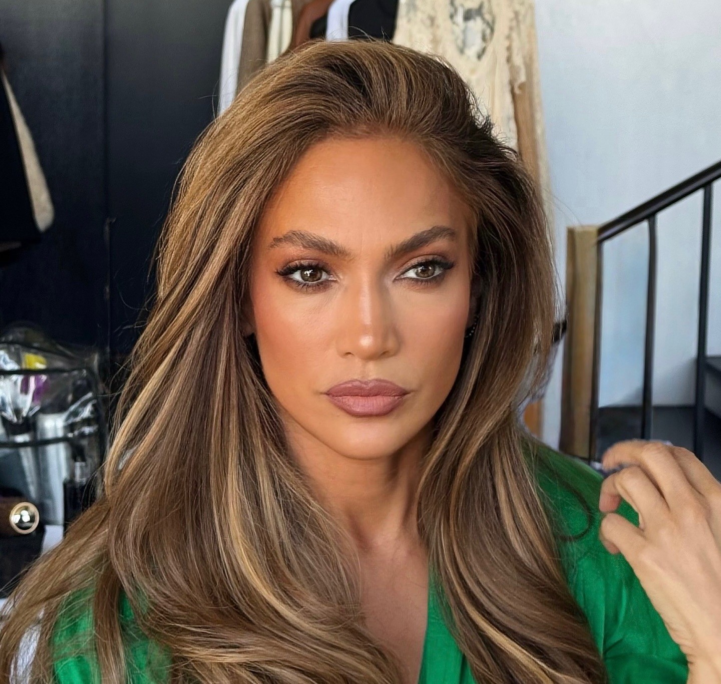 JLo με μακιγιάζ που αναδεικνύει τα μάτια της