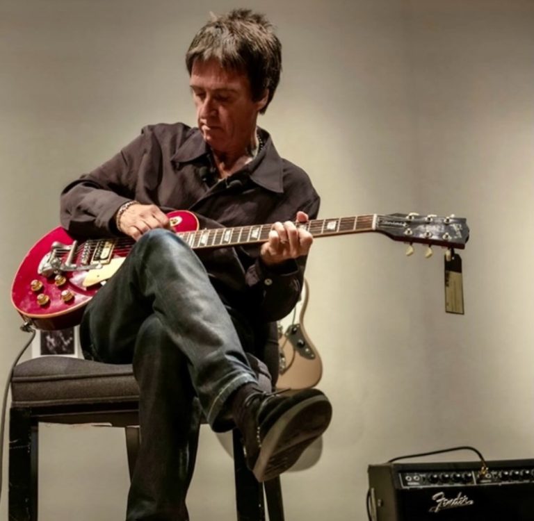 O Johnny Marr και οι κιθάρες του.