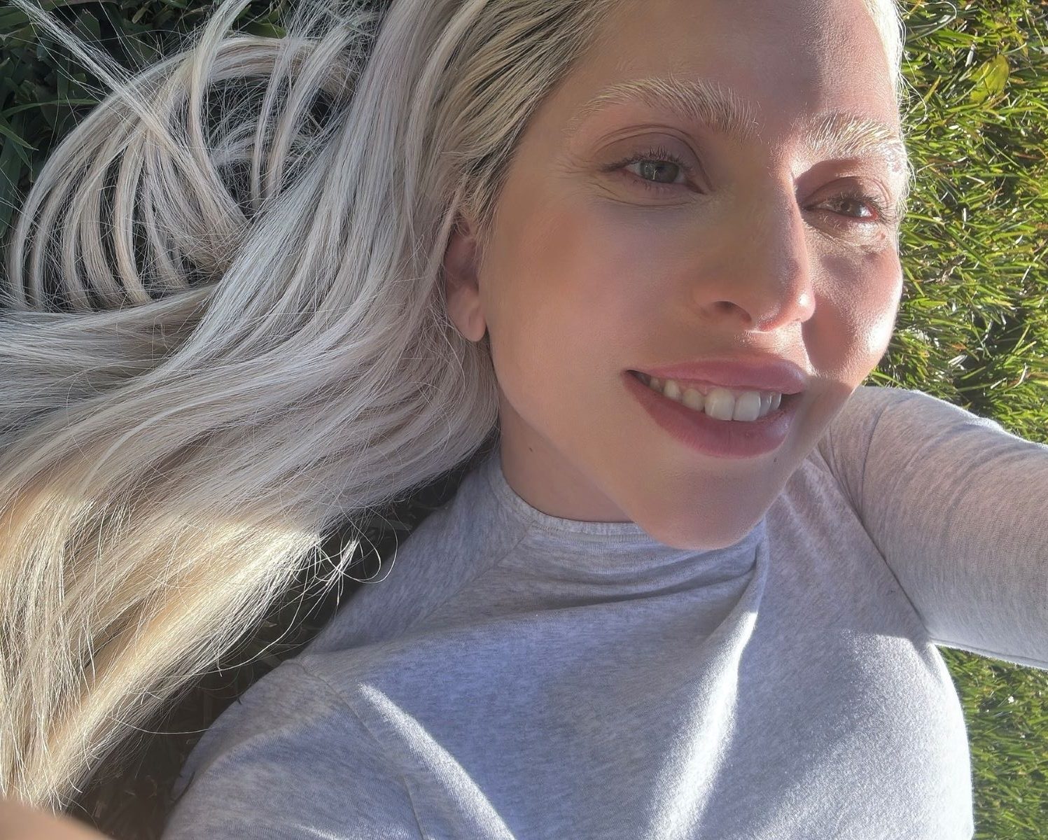 Η Lady Gaga βγάζει selfie