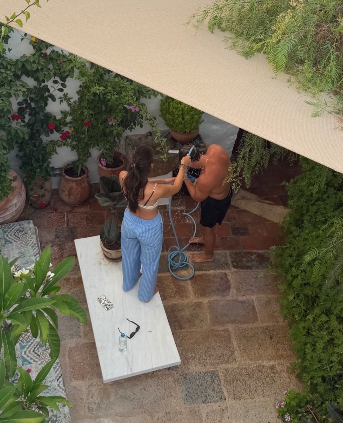 Η Αλεξάνδρα Κωστοπούλου συγκινημένη στον γάμο της αδελφής της